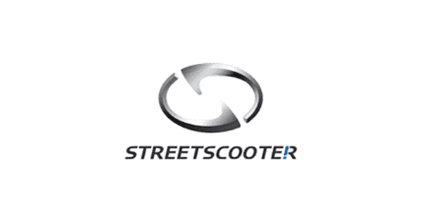 StreetScooters logo: En sølvfarget sirkel med piler, med teksten «StreetScooter» under.